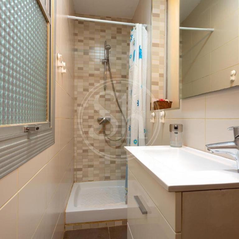 Stylish flat near Montjuic & City Center - Two-Bedroom Apartment - 11