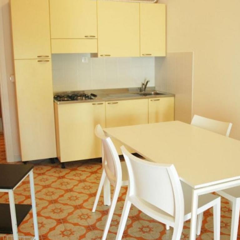 Bright flat near the beach - Apartment - 10