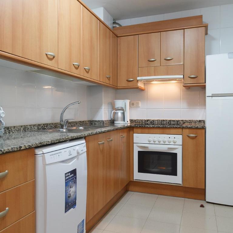 UHC Arinsal Family Complex - Apartamento de 2 dormitorios con terraza y vistas al mar - 6