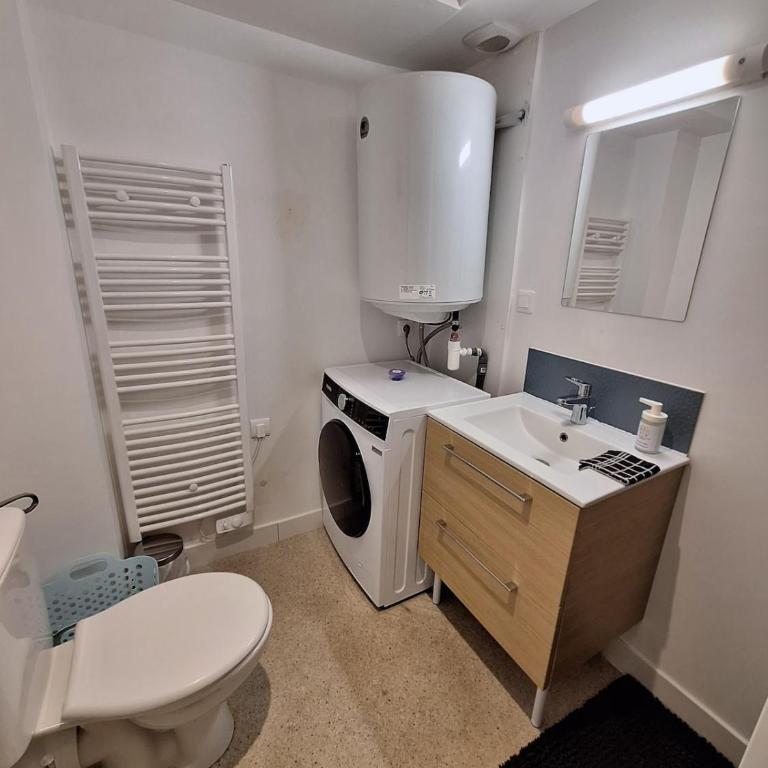 Jeny 3 - Duplex 4 pers - Wifi - 10mn Hypercentre - Lave linge - Calme - One-Bedroom Apartment - 12