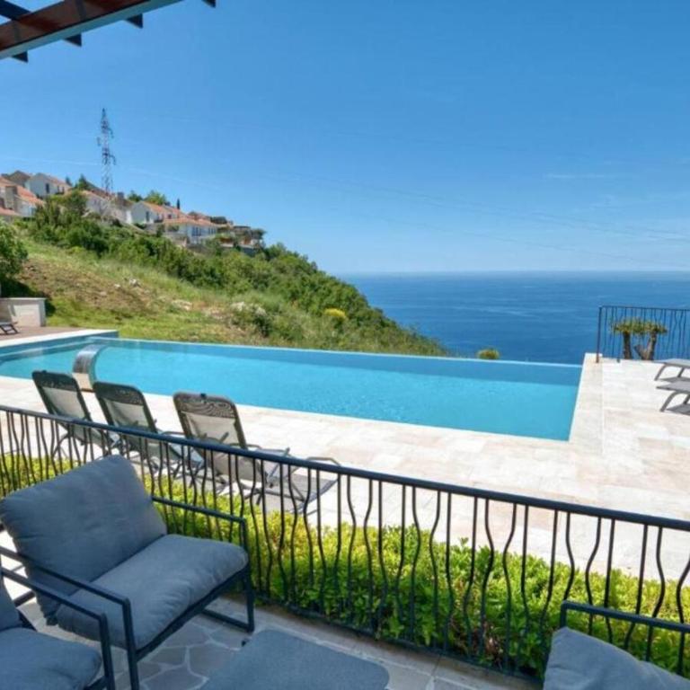 Magic view - Apartment with Pool - Three-Bedroom Apartment - 25