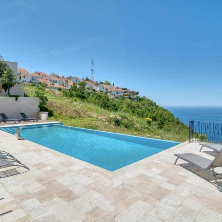 Magic view - Apartment with Pool - Three-Bedroom Apartment - 26