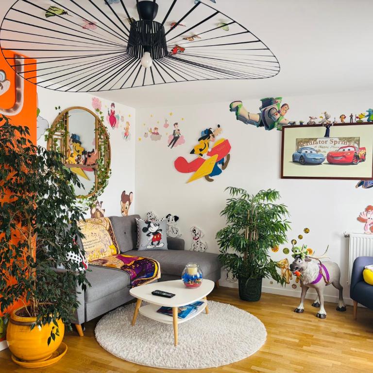 THE ENCHANTED HOUSE ( 15 min walk to Disney) - Apartment mit 2 Schlafzimmern - 35