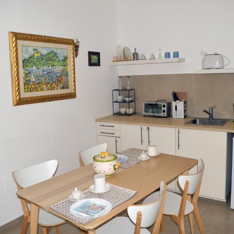 Rosy's Guest House - Appartamento Deluxe con 2 Camere da Letto e Balcone - 7