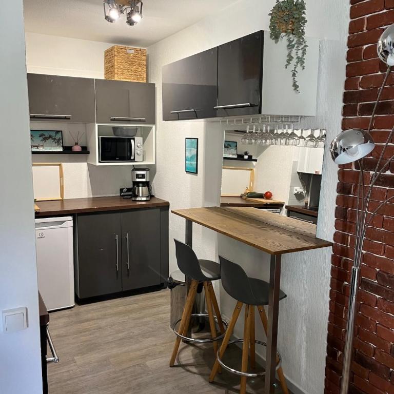 Beau & Grand T2, Balcon, Parking au calme - One-Bedroom Apartment with Balcony - 9