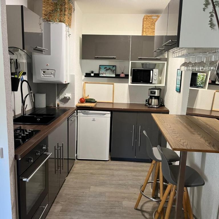 Beau & Grand T2, Balcon, Parking au calme - One-Bedroom Apartment with Balcony - 10