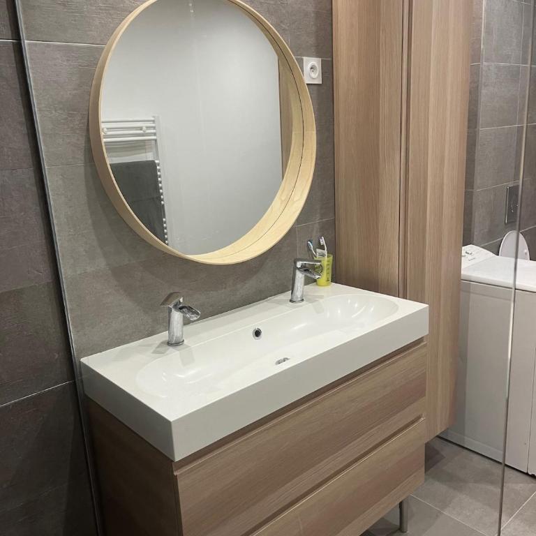 Beau & Grand T2, Balcon, Parking au calme - One-Bedroom Apartment with Balcony - 12