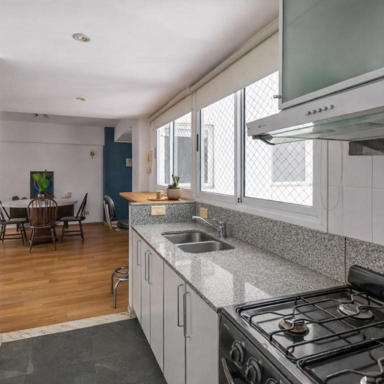 Luminoso departamento en ubicación privilegiada - Apartamento de 2 dormitorios - 5