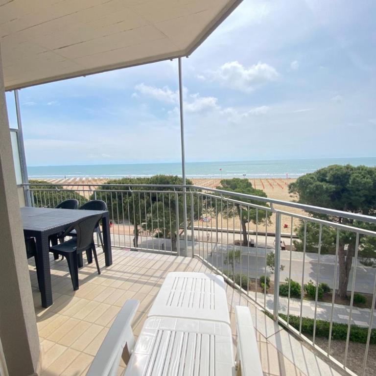 Residence La Zattera - Appartamento con 2 Camere da Letto, Terrazza e Vista Mare - 1