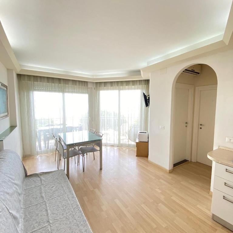Residence La Zattera - Appartamento con 2 Camere da Letto, Terrazza e Vista Mare - 9