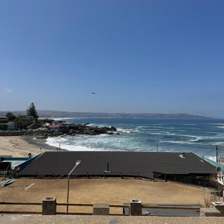 Las Cruces frente playa chica - Three-Bedroom House - 11