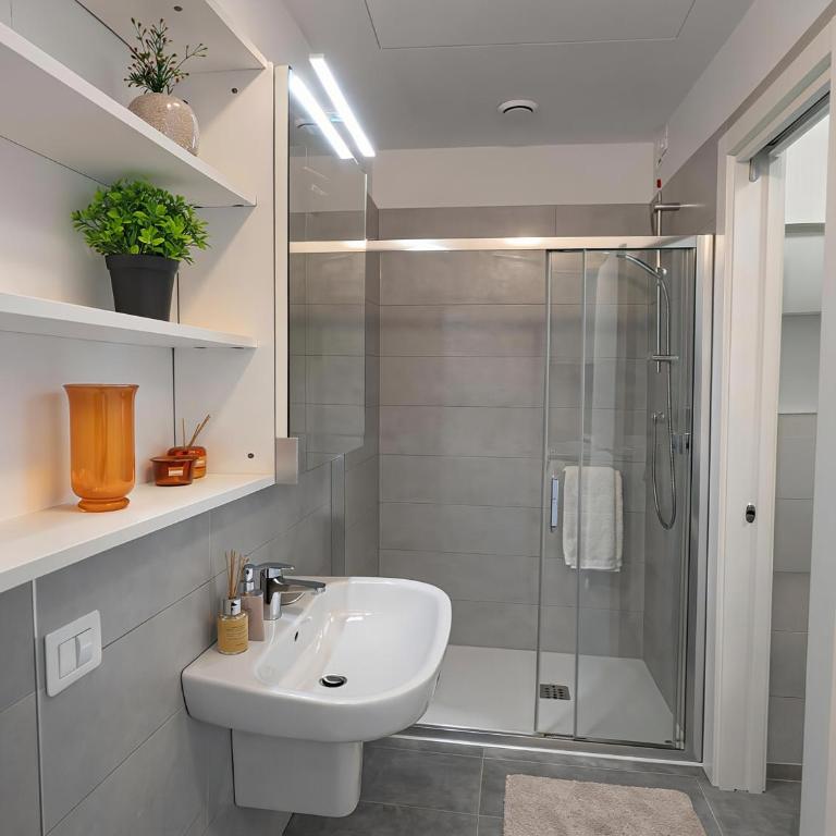 Modern Apartment near Sacro Cuore Hospital - Neɡrar - Appartamento Superior con 1 Camera da Letto e Balcone - 4