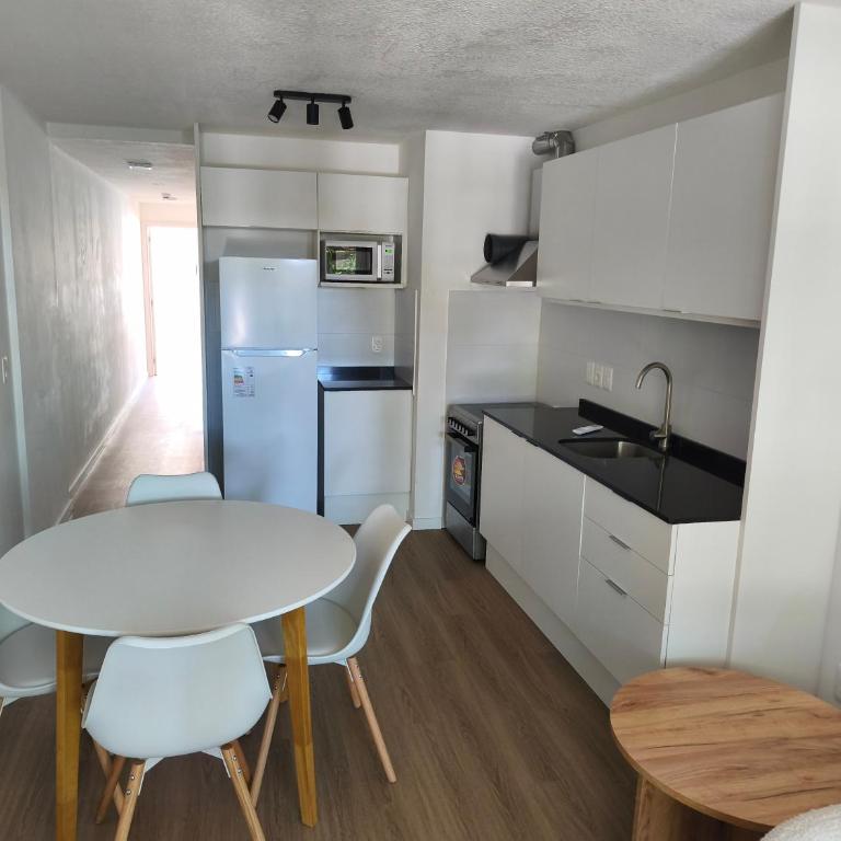 Cómodo apartamento vecino a feria de Tristán y a metros de 18 de julio - One-Bedroom Apartment - 5