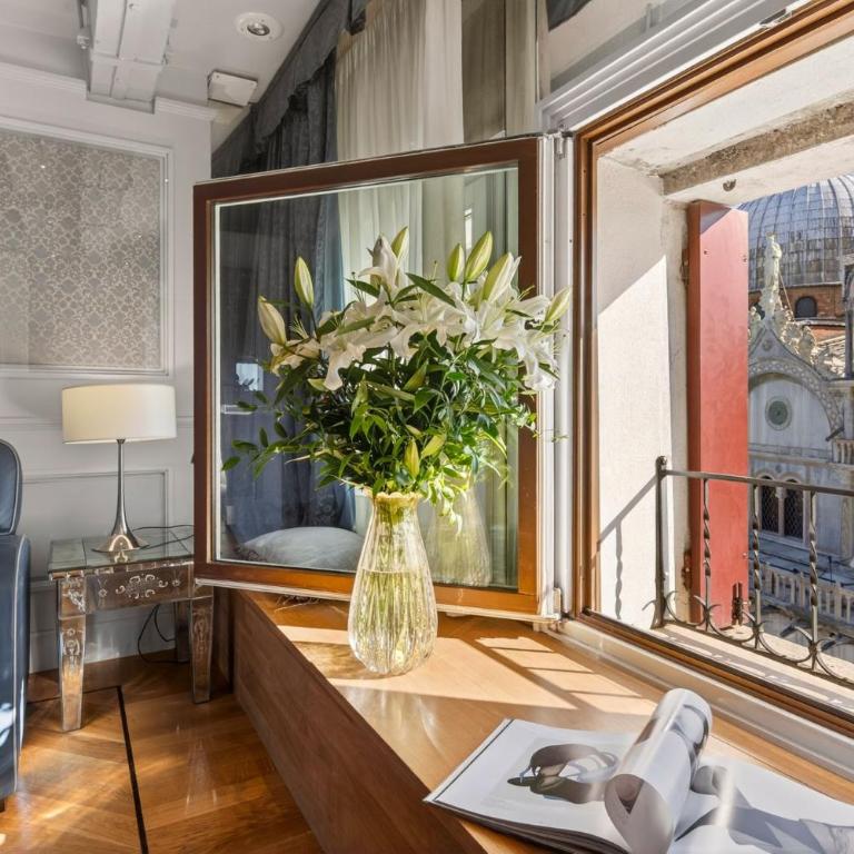 Canaletto Luxury Suites - San Marco Luxury - Suite Deluxe con Vista Piazza San Marco - 6