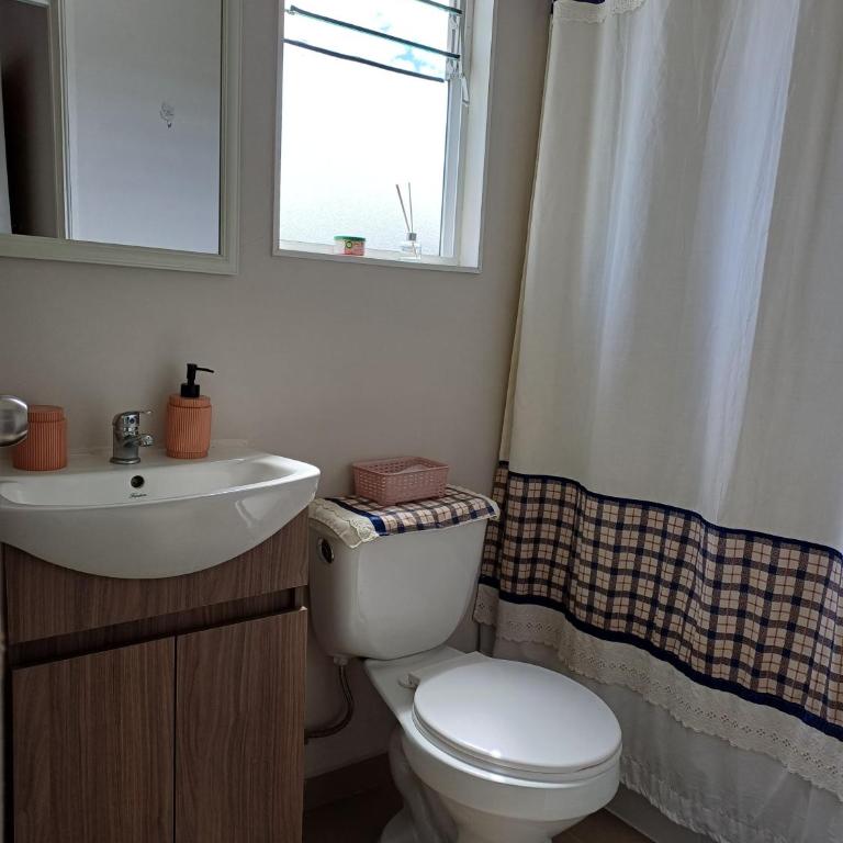 Agradable y acogedora casa en Pto Varas - Three-Bedroom House - 13