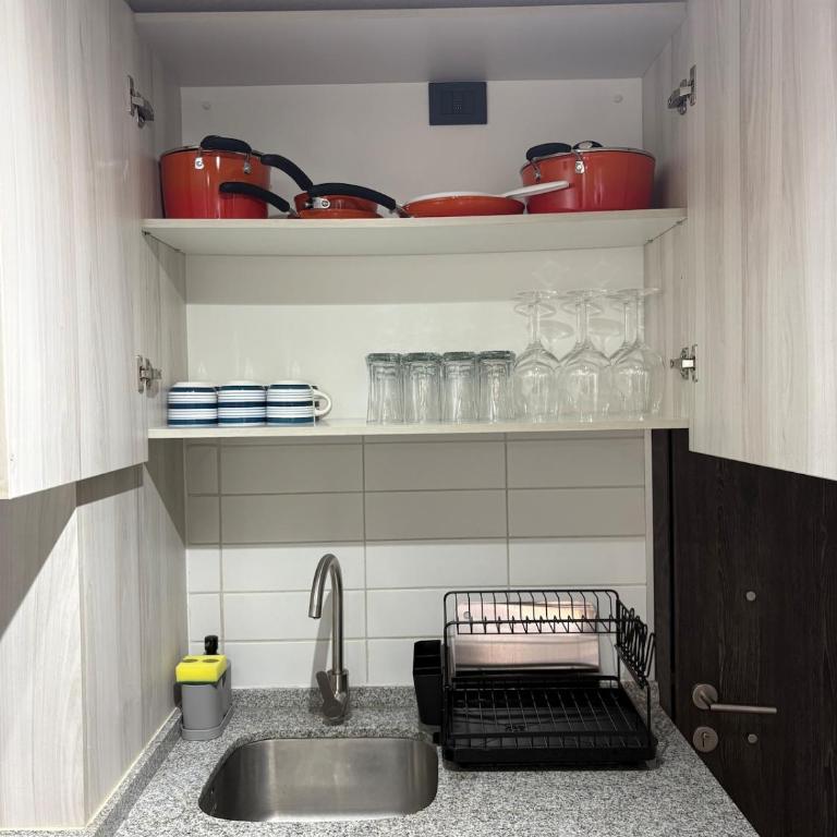Moderno departamento full equipado en Santiago Centro y Estacionamiento - Two-Bedroom Apartment with Balcony - 12