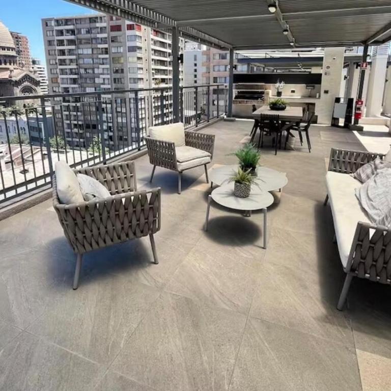 Moderno departamento full equipado en Santiago Centro y Estacionamiento - Two-Bedroom Apartment with Balcony - 16
