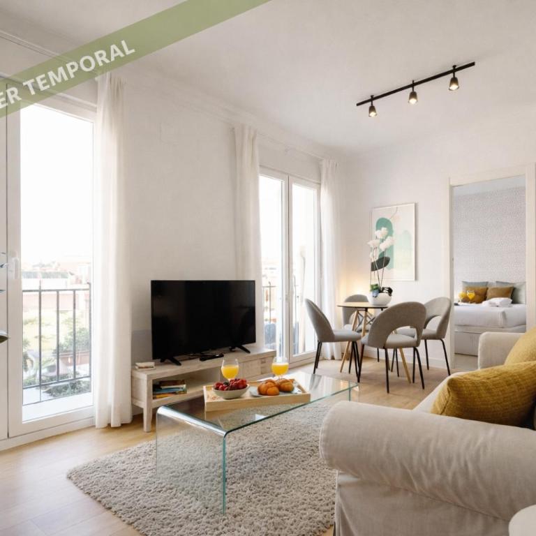 Madrid Río Suites - Apartment with Balcony - 2