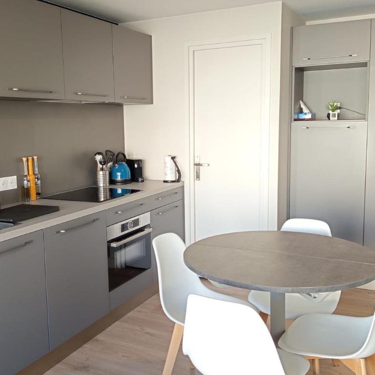 Apartment with balcony near the beach - Apartamento - 5