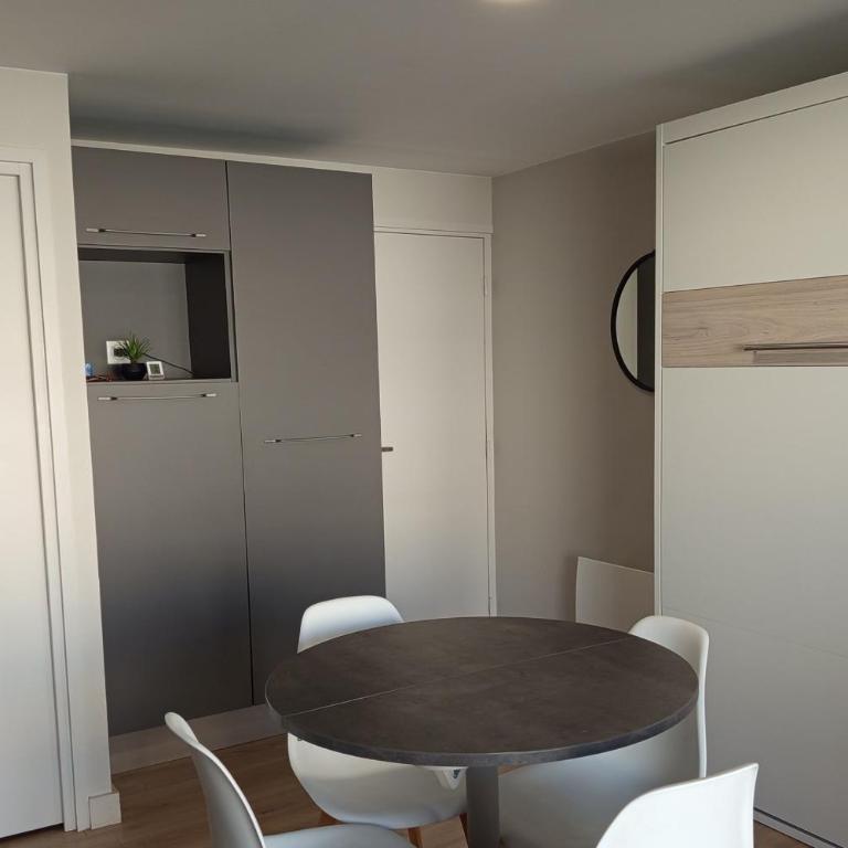 Apartment with balcony near the beach - Apartamento - 6