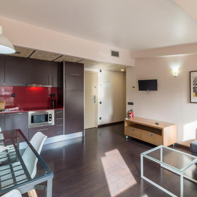 Barnapartments Raval - Two-Bedroom Family Apartment - 3