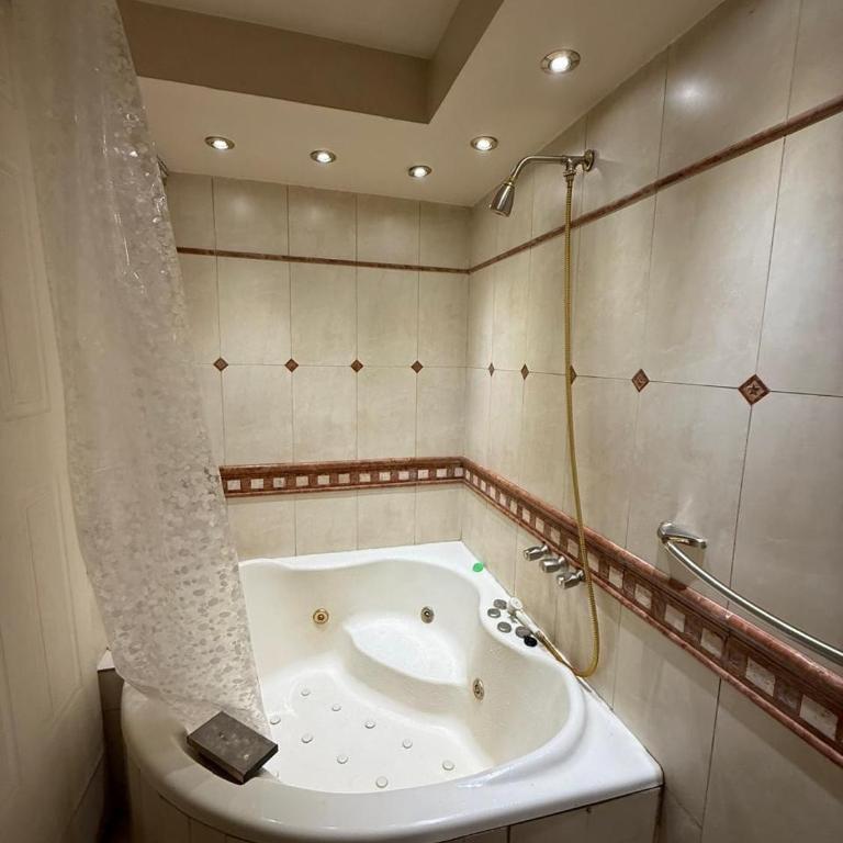 Departamento en Pleno Centro de Neuquén Capital - One-Bedroom Apartment - 7