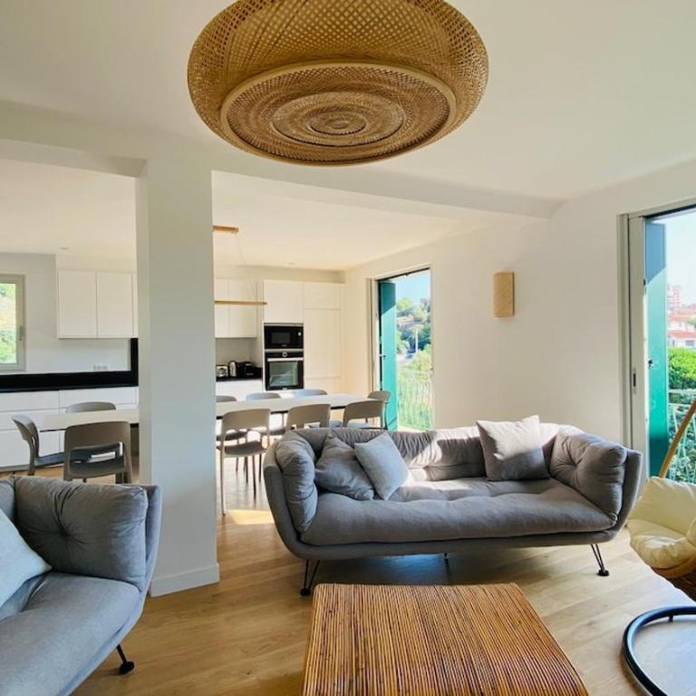Duplex neuf centre ville, à 5 minutes de la plage! - Five-Bedroom House - 5