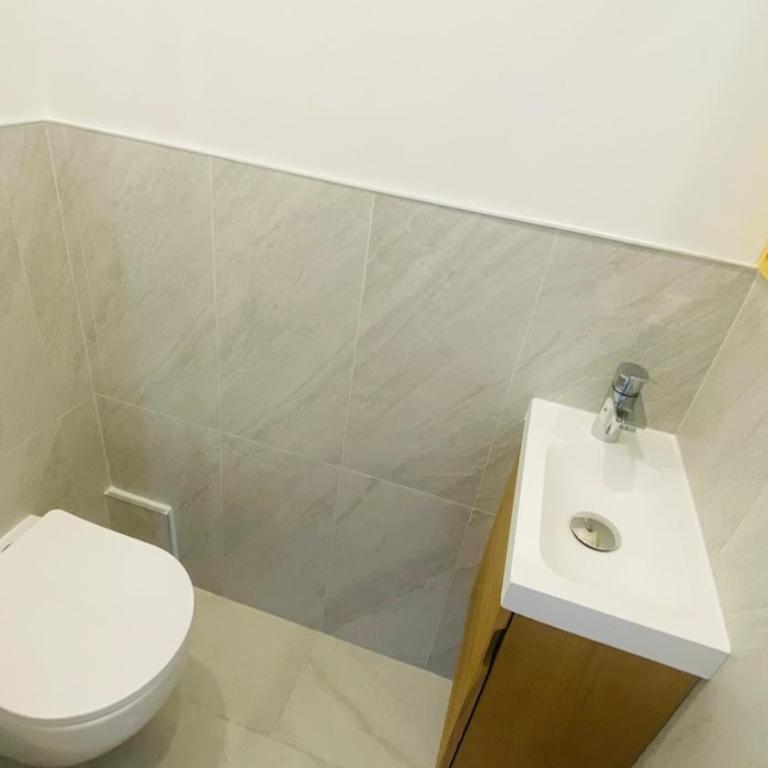 Duplex neuf centre ville, à 5 minutes de la plage! - Five-Bedroom House - 33