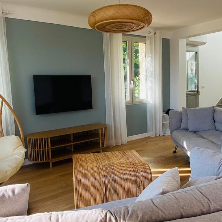 Duplex neuf centre ville, à 5 minutes de la plage! - Five-Bedroom House - 12