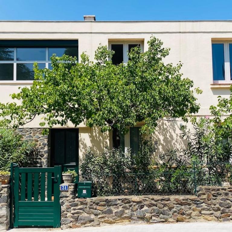 Duplex neuf centre ville, à 5 minutes de la plage! - Five-Bedroom House - 3