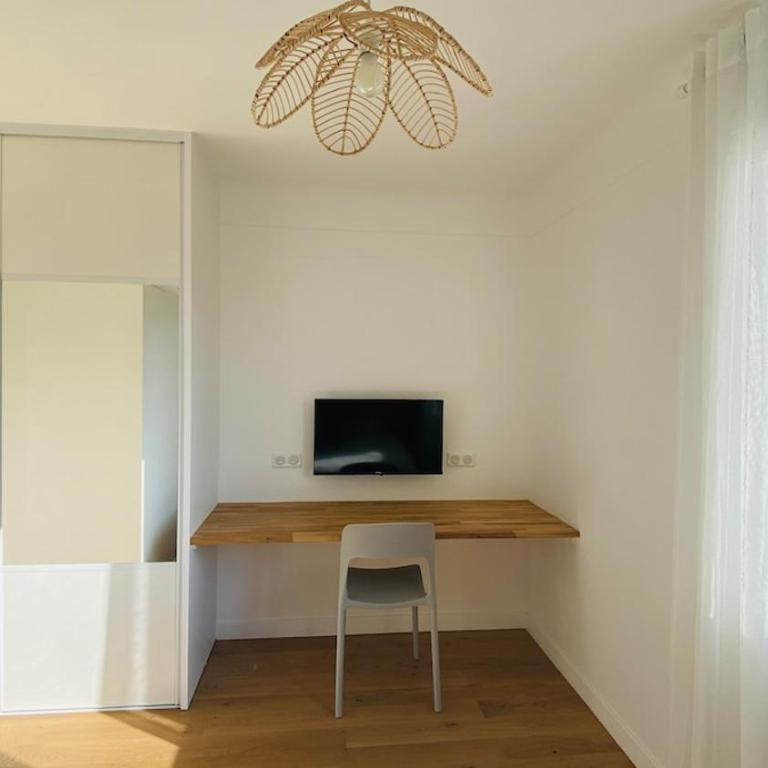 Duplex neuf centre ville, à 5 minutes de la plage! - Five-Bedroom House - 15