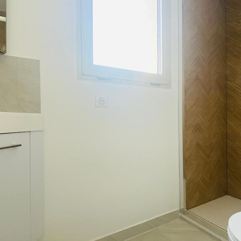Duplex neuf centre ville, à 5 minutes de la plage! - Five-Bedroom House - 32