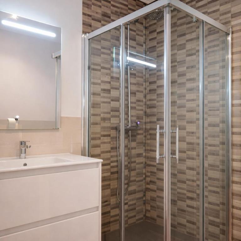 Apartamentos Madrid Río - Double Room - 17