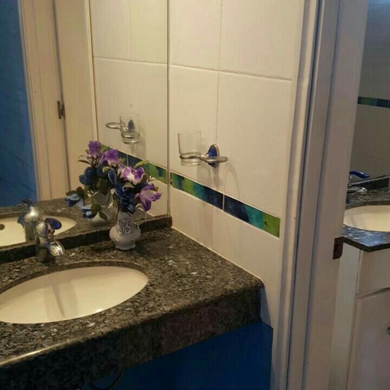 blue beach - Four-Bedroom House - 2