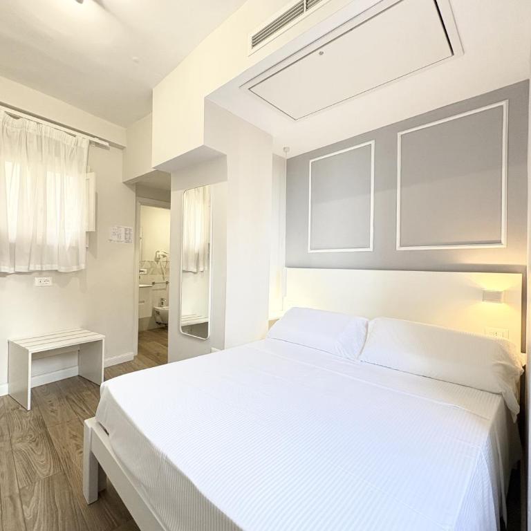 Napoleon - Standard Double Room - 15