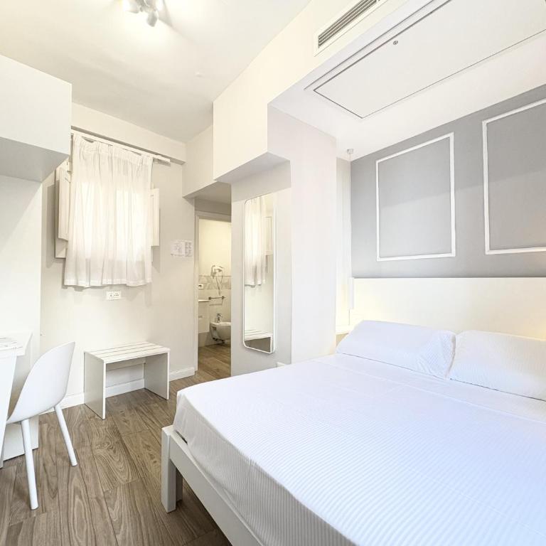 Napoleon - Standard Double Room - 13