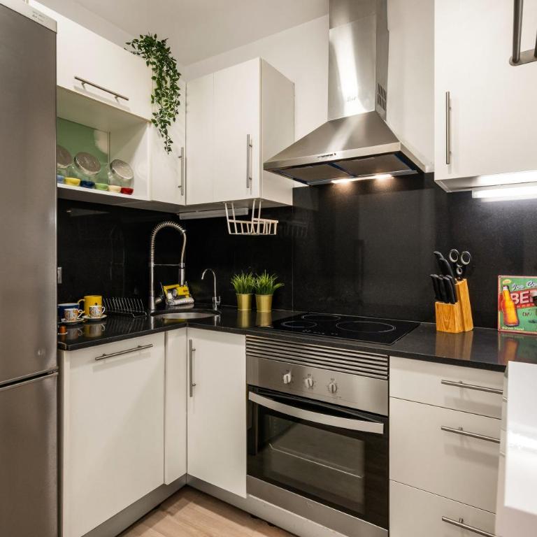 Boutique Apartment in Barcelona Center near Metro Marina & Parc Ciutadella - One-Bedroom Apartment - 26
