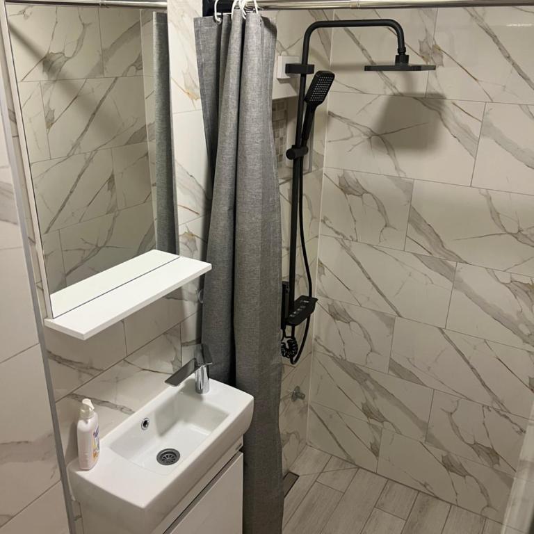 Apartman Kaan - Deluks Dvokrevetni Studio sa Bračnim Krevetom - 4
