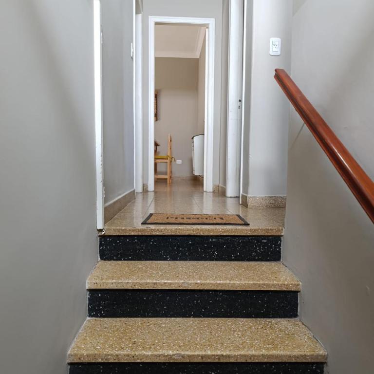 Departamento céntrico, planta alta - Two-Room Apartment - 2