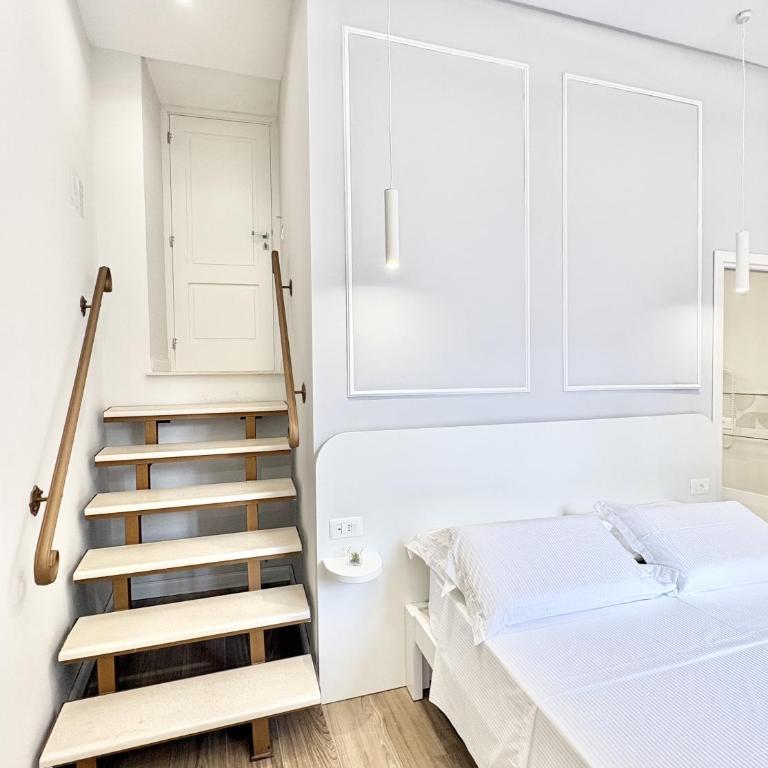 Napoleon - Deluxe Double Room with Balcony - 11