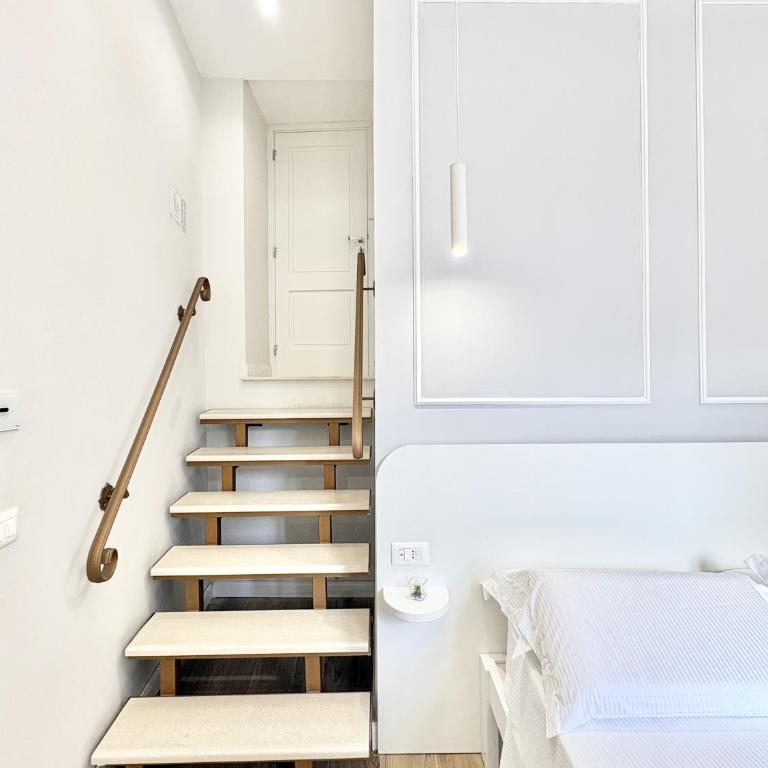 Napoleon - Deluxe Double Room with Balcony - 8