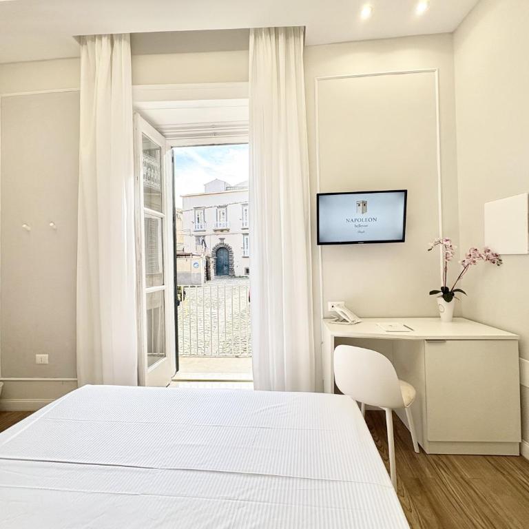 Napoleon - Deluxe Double Room with Balcony - 10