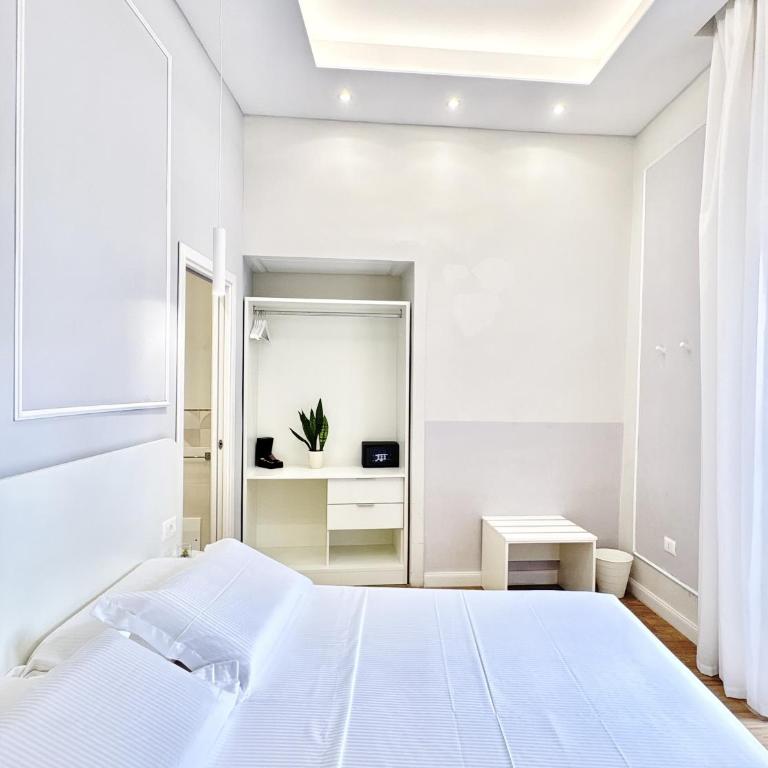 Napoleon - Deluxe Double Room with Balcony - 15