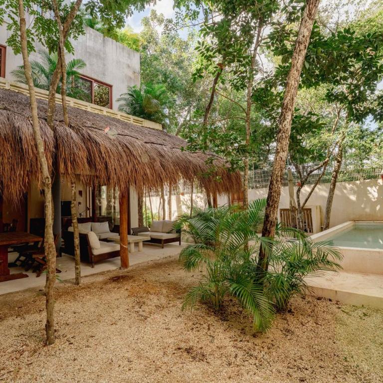 chic 4BR Villa with Private Pool in Holistika Tulum - Villa - 9