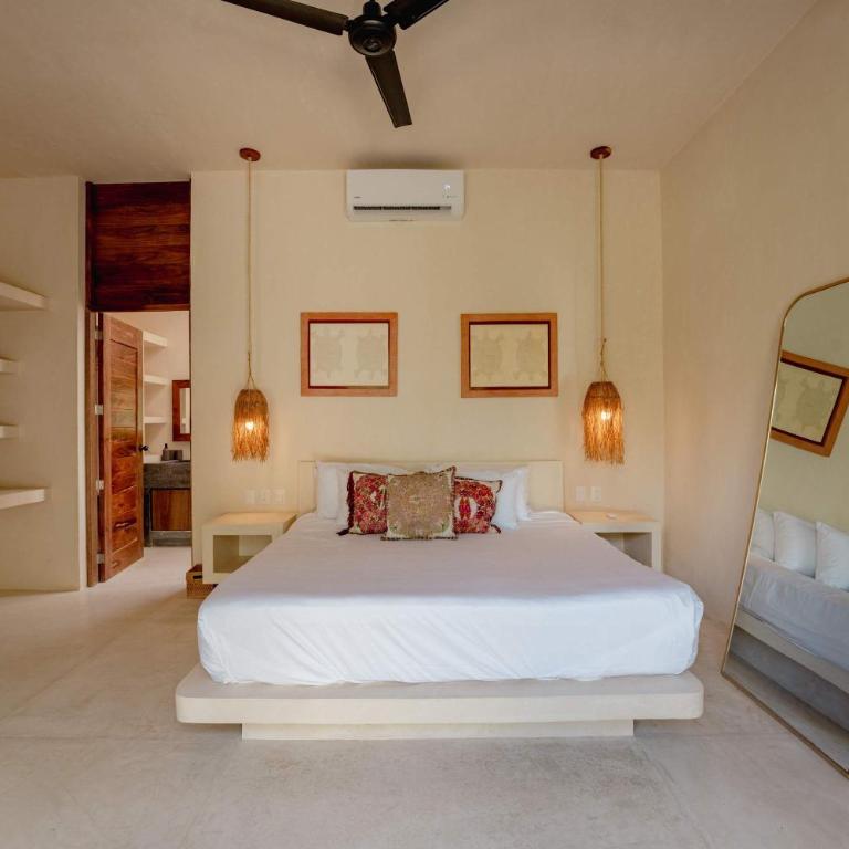 chic 4BR Villa with Private Pool in Holistika Tulum - Villa - 18