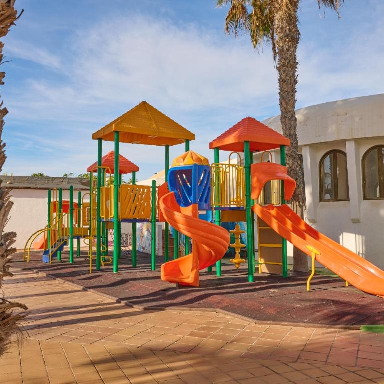 Sunny apartment with terrace in Corralejo - Apartamento de 2 dormitorios con balcón - 24