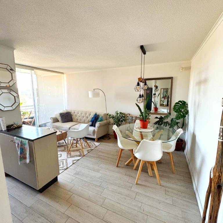 Departamento Moderno, central y cómodo - Three-Bedroom Apartment - 4