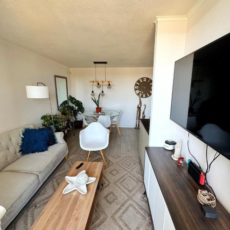 Departamento Moderno, central y cómodo - Three-Bedroom Apartment - 5