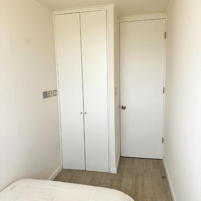 Departamento Moderno, central y cómodo - Three-Bedroom Apartment - 7