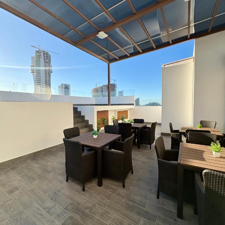 DEPA NUEVO en TORRE CORDOBA a pasos del MALECON y PLAYA - Three-Bedroom Apartment - 30